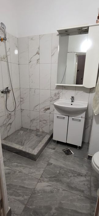 Inchiriez apartament Uta la parter