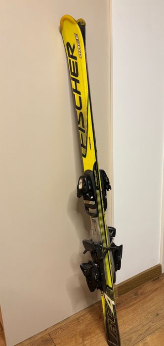 Set complet schi junior/copii: Schiuri Fischer RC4 140cm + Clăpari Nordica 24.5 + Cască + Ochelari