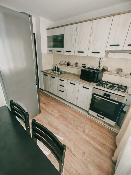 Închiriez apartament  3 camere Trivale Complex 1