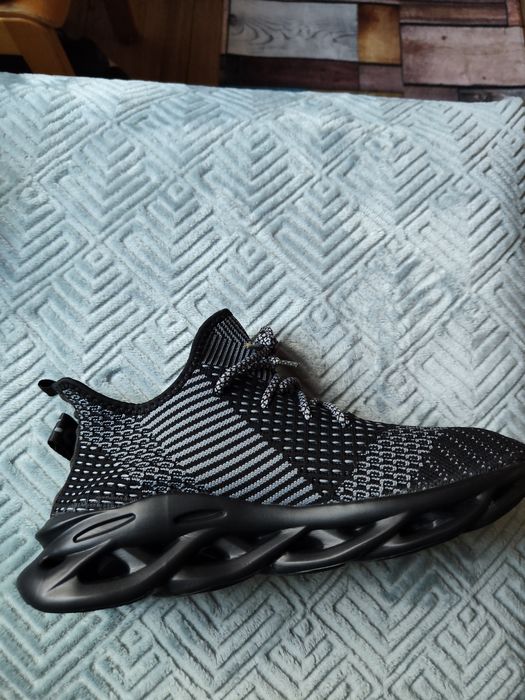 Adidași noi mărimea 41
