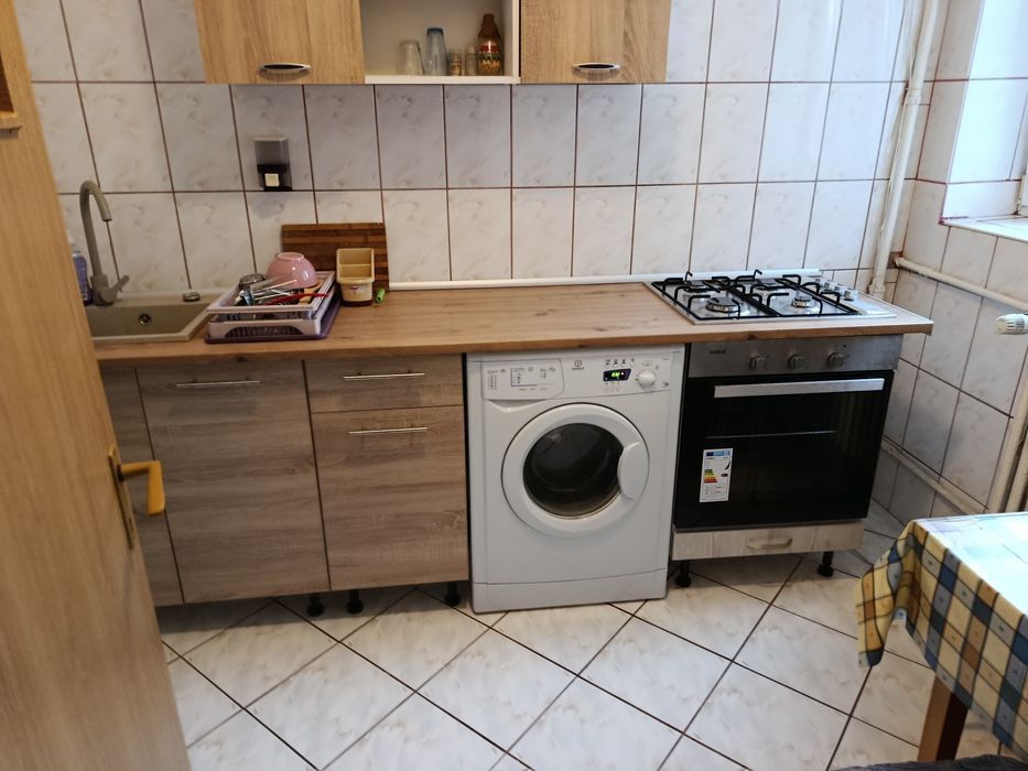Închiriez apartament cu doua camere