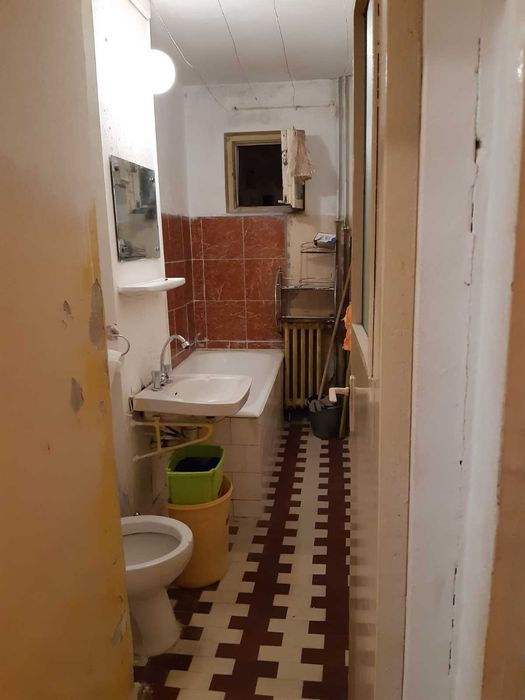 Vand apartament 2 camere Pta Dacia Et 2/4