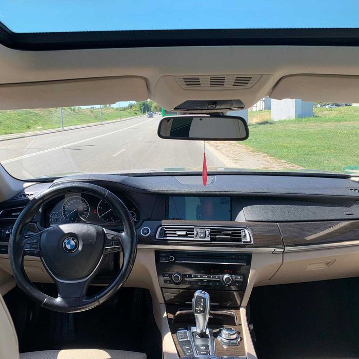 BMW 740 Xd  02.2011  4 butoane , revizii cu istoric BMW