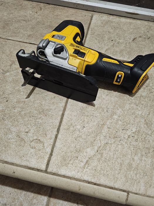 Fierăstrău pendular dewalt brushless