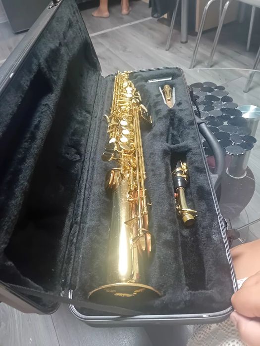 Vând saxofon sopran în stare bună. Îl vând pentru că nu știu să cânt la el. Preț 1500 lei, negociabil. Pentru mai multe detalii în privat.
