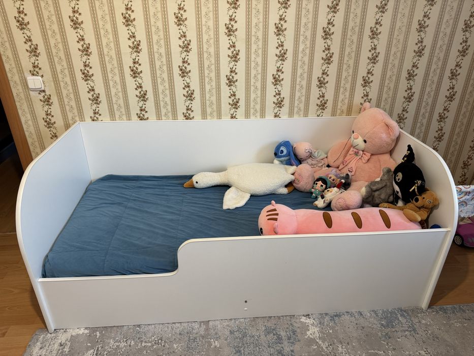 Продам две кровати + матрасы