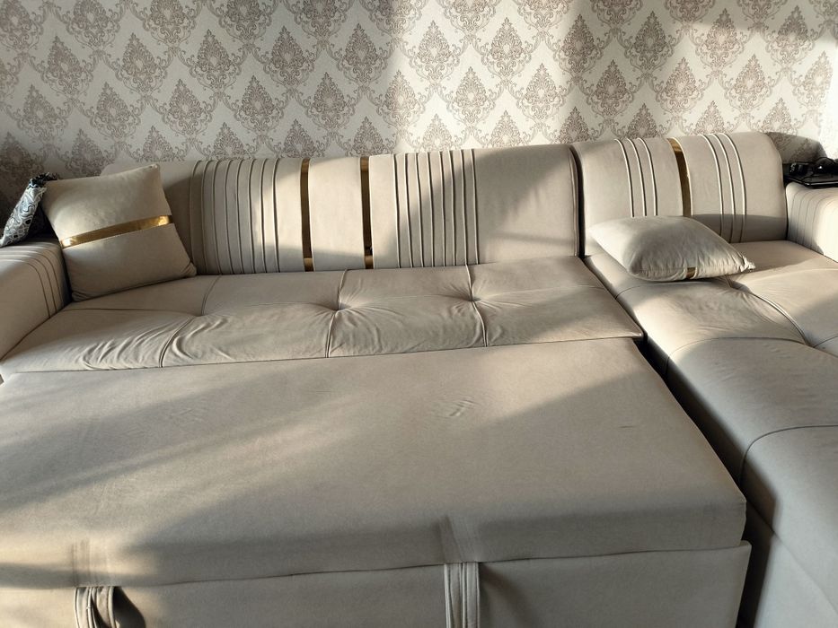 Диван өте жақсы жағдайда