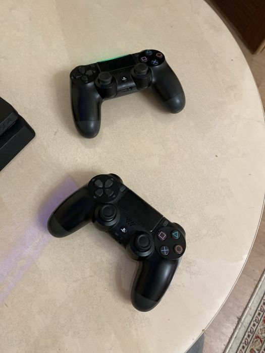 Плейстейшен четыре 2 джойстика