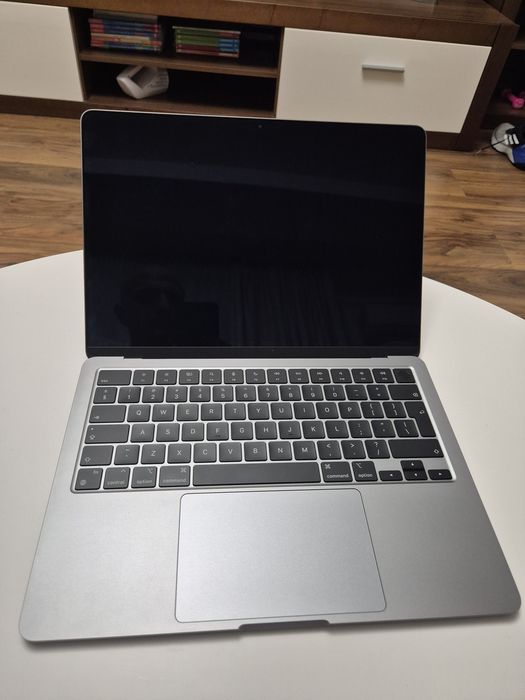 Laptop Apple MacBook Air 13,6 inch M2 256 GB ssd 8 GB ram gri spatial ca nou