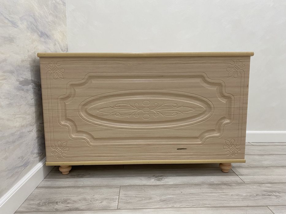 Продается сундук, для спальной комнаты.