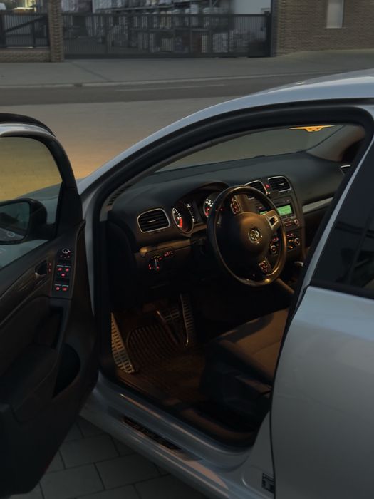 VW Golf 6 ,1.6 TDI AUTOMAT • 2012 • 201.139 KM