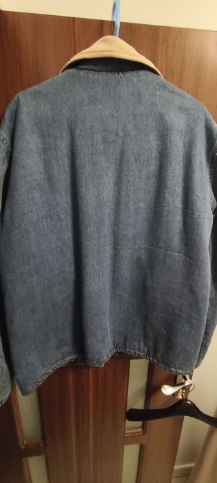 Jacheta Pull&Bear de blugi, matlasată, model deosebit