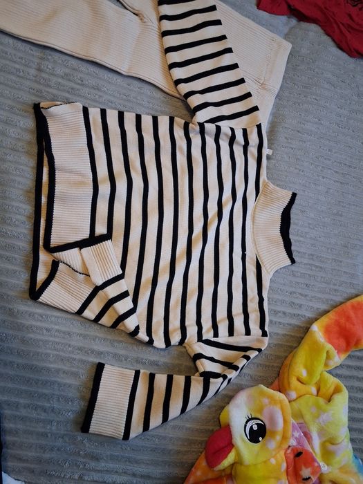 Пакет одежды, есть и новые.