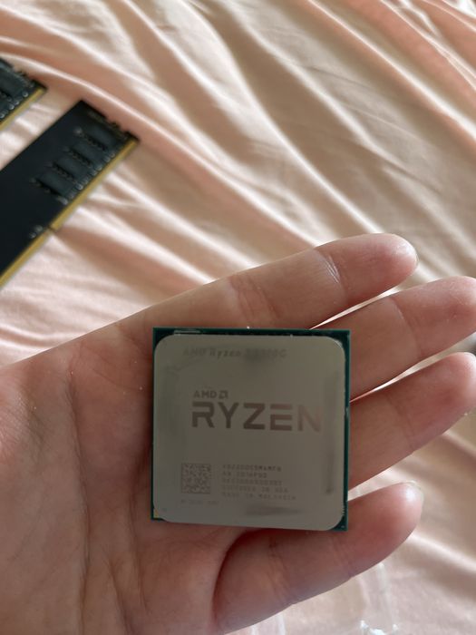 Продам процессор Ryzen 3 2200g рабочий д