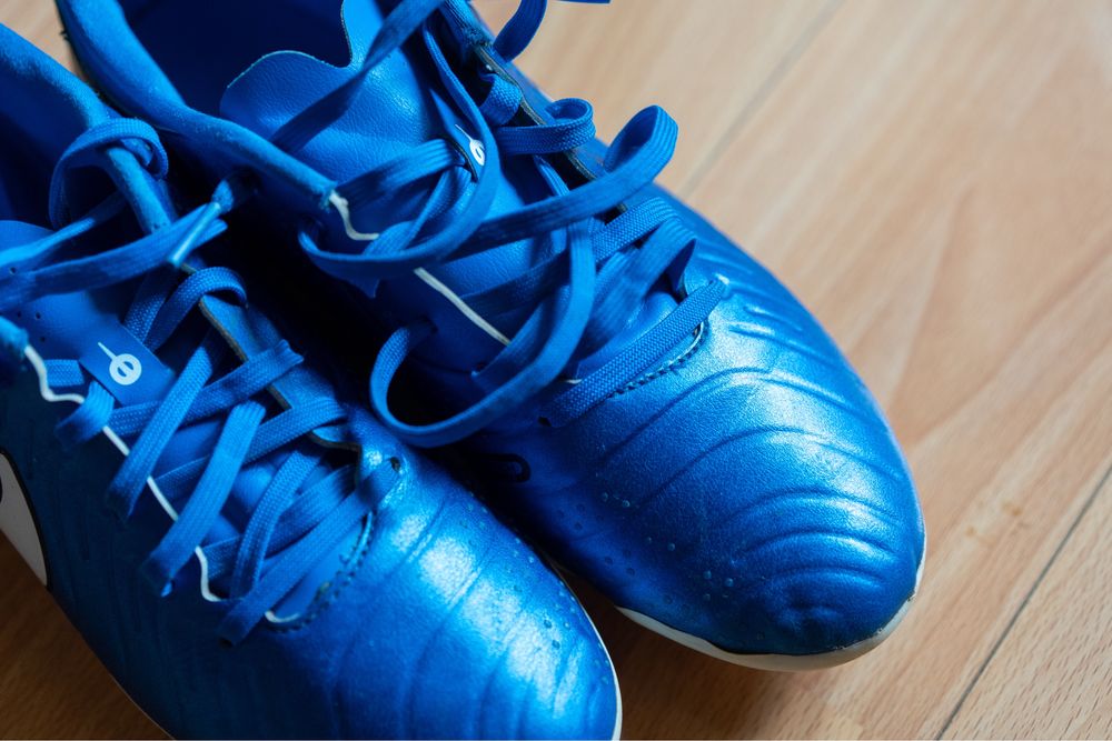 Adidasi fotbal nr 40