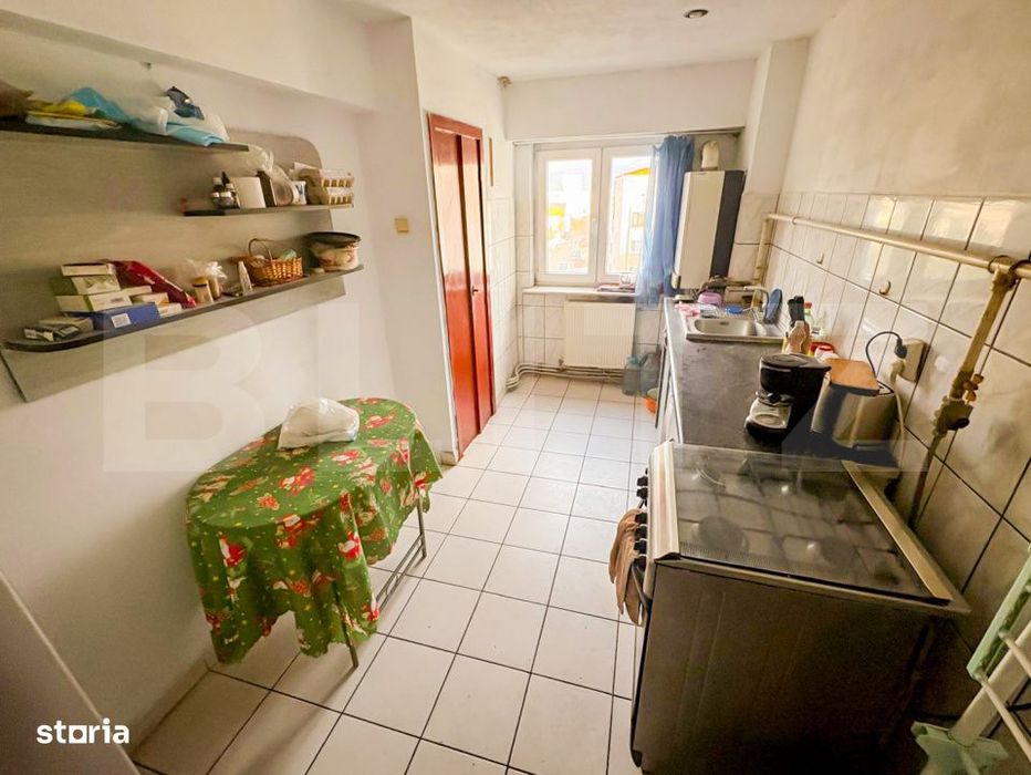 Apartament cu 4 camere, decomandat, zona Decebal
