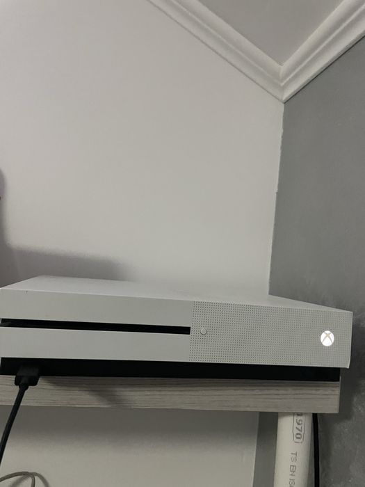 Xbox One S 500 GB + Controller Original + GTA V Premium Edition