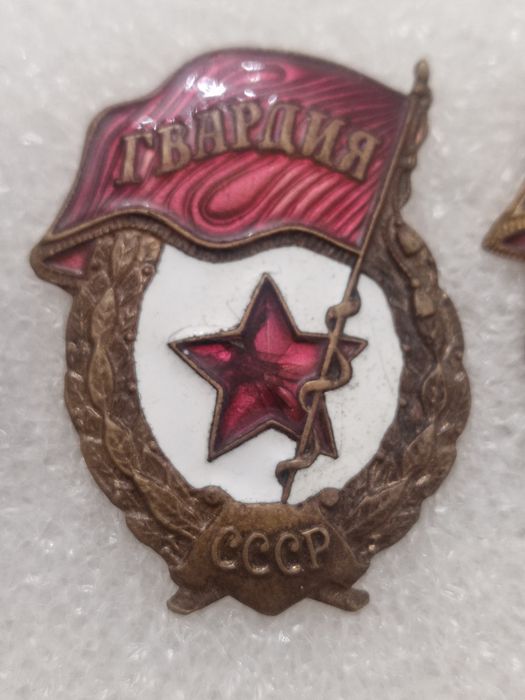 Значки в отличном состояний!