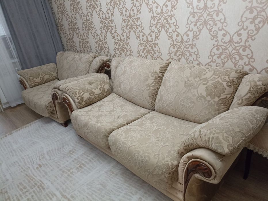 Срочно продам отличный диван