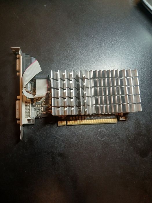 Видеокарта G210 1гб