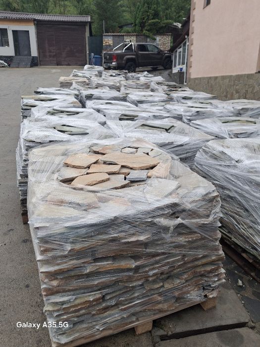 Vând piatra naturala asiguram montaj și transport