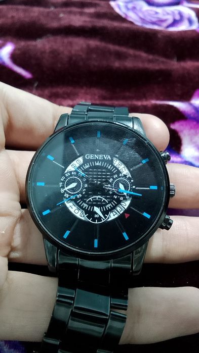 Новые часы стильные.