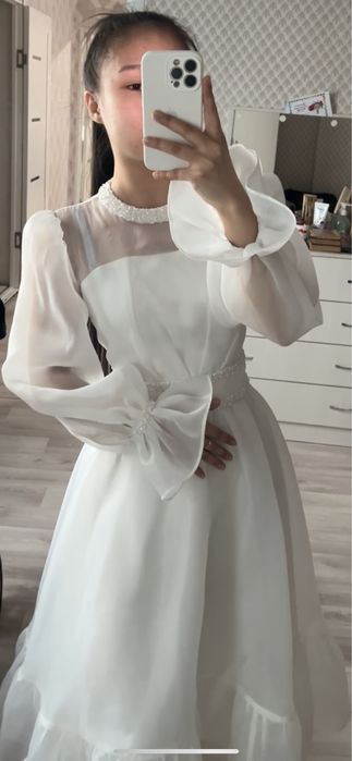 Очень красивое белое платье)
