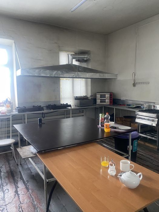 Кафе в центре города с летней площадкой