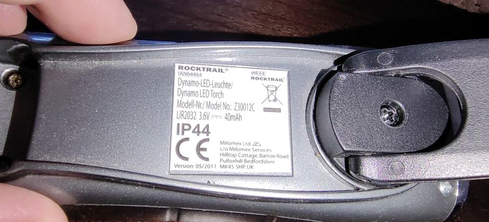 Два броя фенерчета с динамо и лед светлини