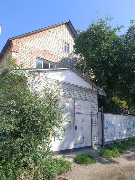 Продам двухэтажный дом с подвалом на Красина