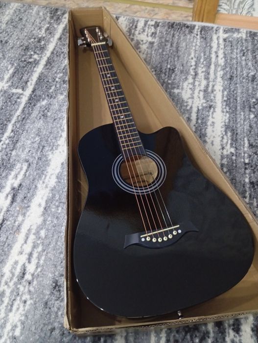 Продам гитару 37 000