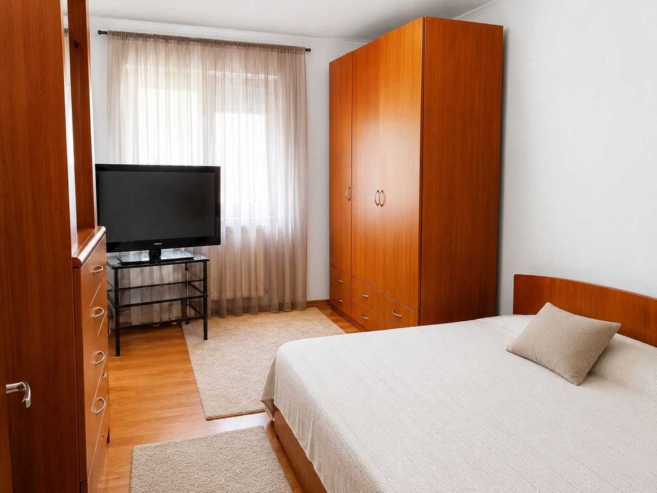 Apartament 3 camere, Târgu Jiu – Piața Mică. 68,44 mp