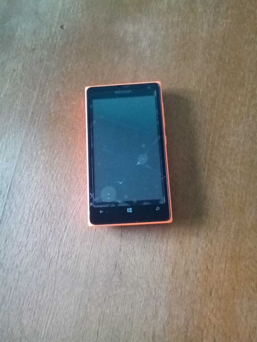 Nokia Lumia 435 със спукан екран