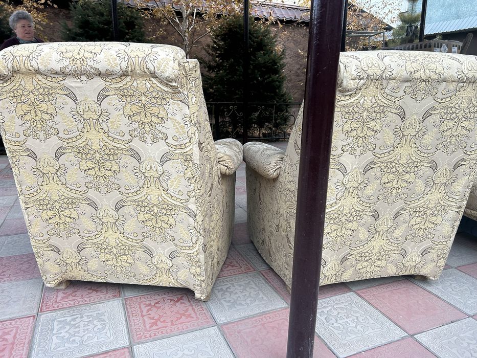 Продается диван и кресла