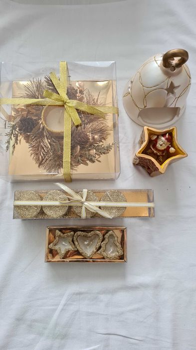 Изкуствени цветя, коледна украса и коледни брокатени свещички