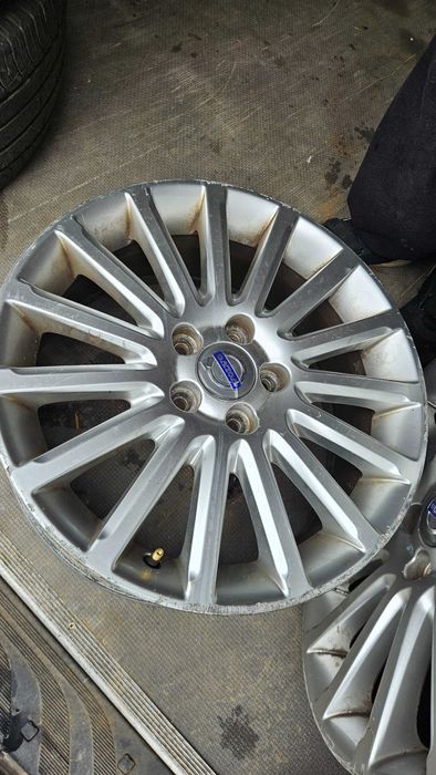 Джанти Volvo R17