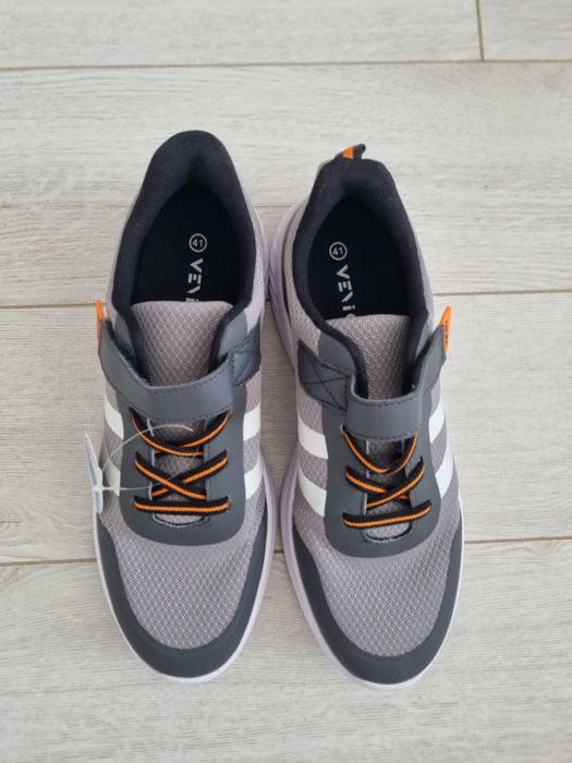 Кроссовки новые р.41