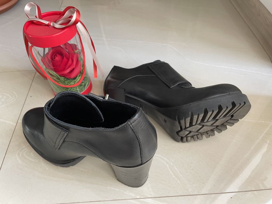Ghete / botine de piele 38
