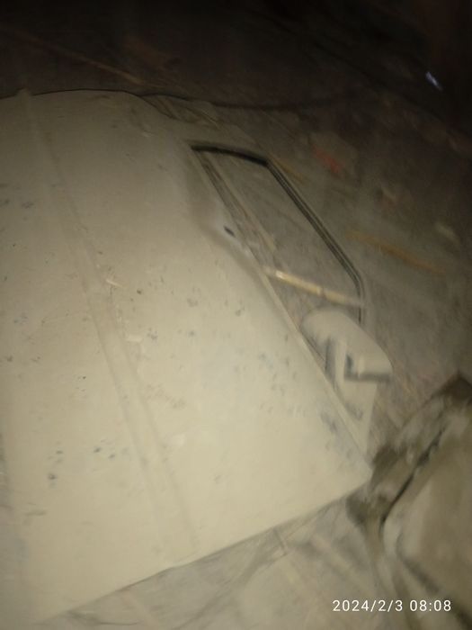 Авто запчасти от БМВ тройка 318 2× дверное запчасти