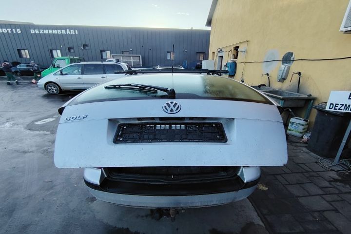 Bara fata Volkswagen VW Golf 2001 1.6 MT (105 hp)