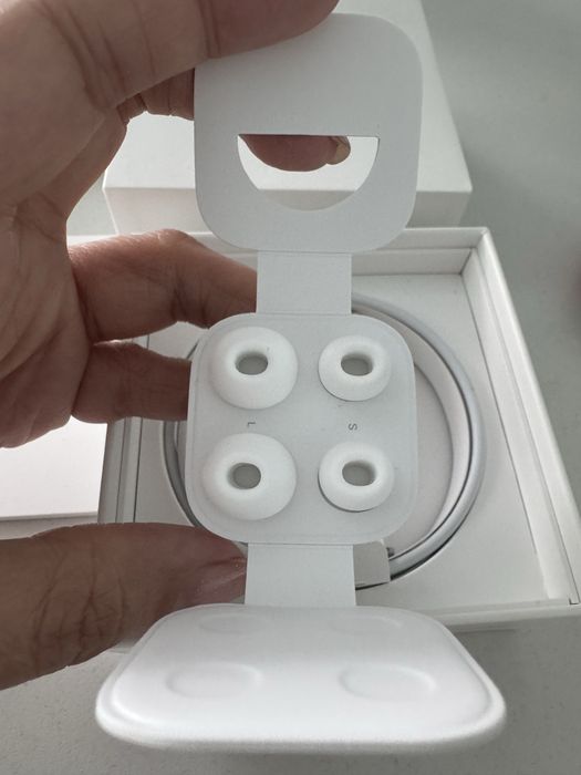 AirPods Pro 2 правый наушник с кейсом