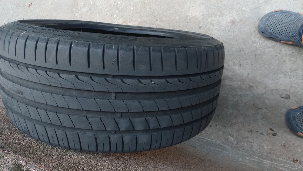 Vând 4 cauciucuri 235 cu 35 pe r19,aproape noi,Landsail,3acelasi profil și unul diferit,0772221788