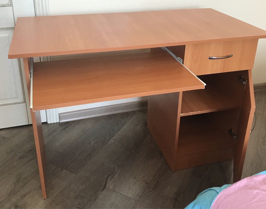 Продам компьютерный стол