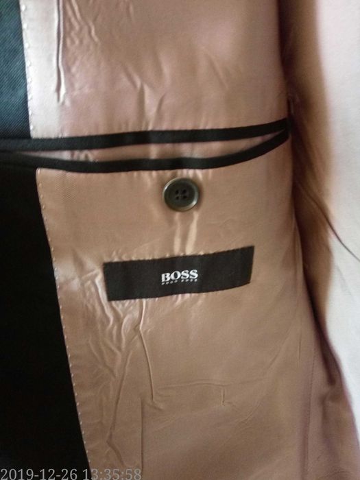 Hugo Boss. 150 ron .sacou barbatesc