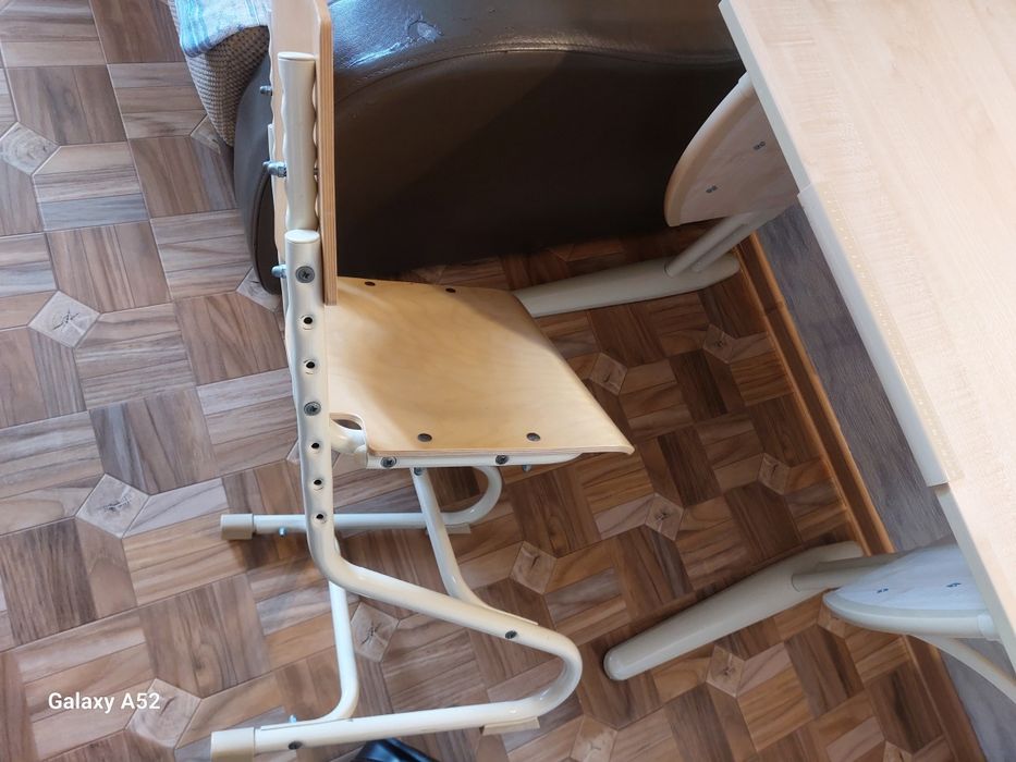 Парта школьная ,