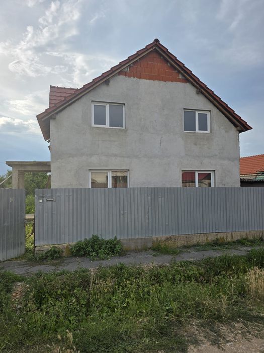 Casă particulară de vanzare