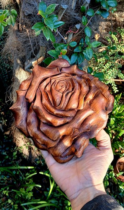 Дърворезба роза  изцяло ръчна дърворезба