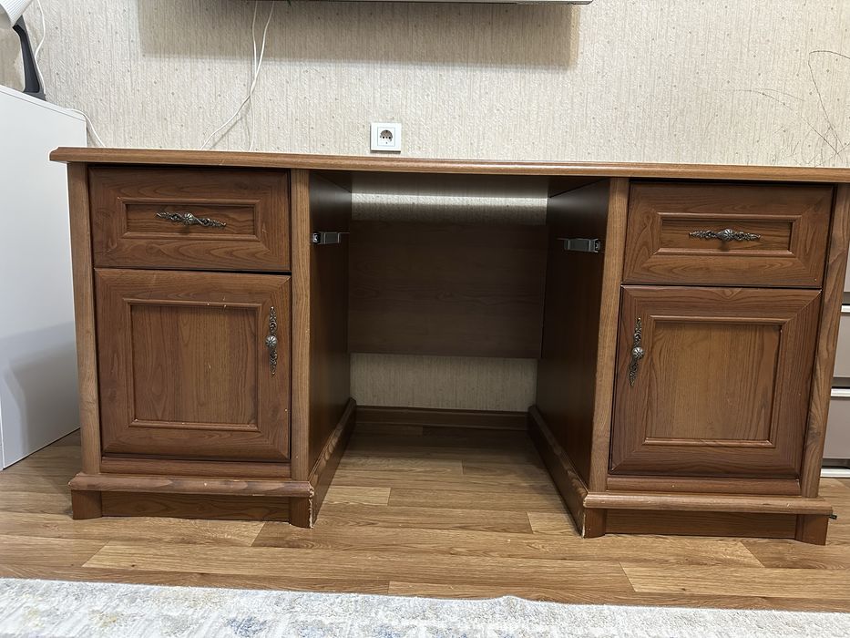 Стол для кабинета про-из польша