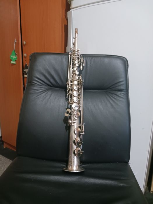 Vînd saxsofon sopran BADMAISTER în stare foarte bună de funcționare.