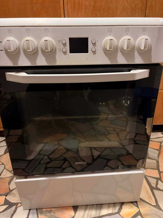 Продавам готварска печка BEKO